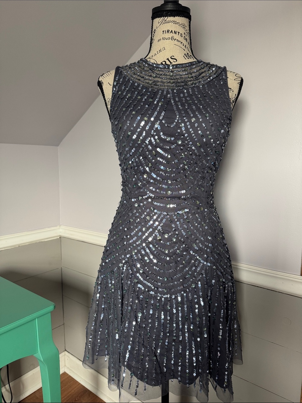 Aidon Mattox- Sequin Sleeveless Cocktail Dress in Charcoal Gray/blue Size: US***